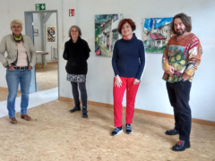 Edith Koschwitz (Inhaberin des BT24) mit den beteiligten KünstlerInnen: Ava Smitmans, Irene Bögle und Wenni Wellsandt